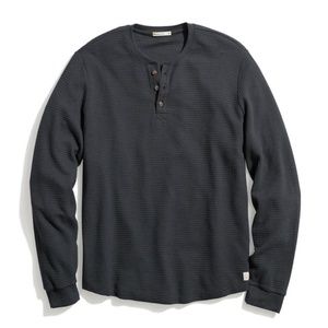 Box Waffle Henley in Pirate Black